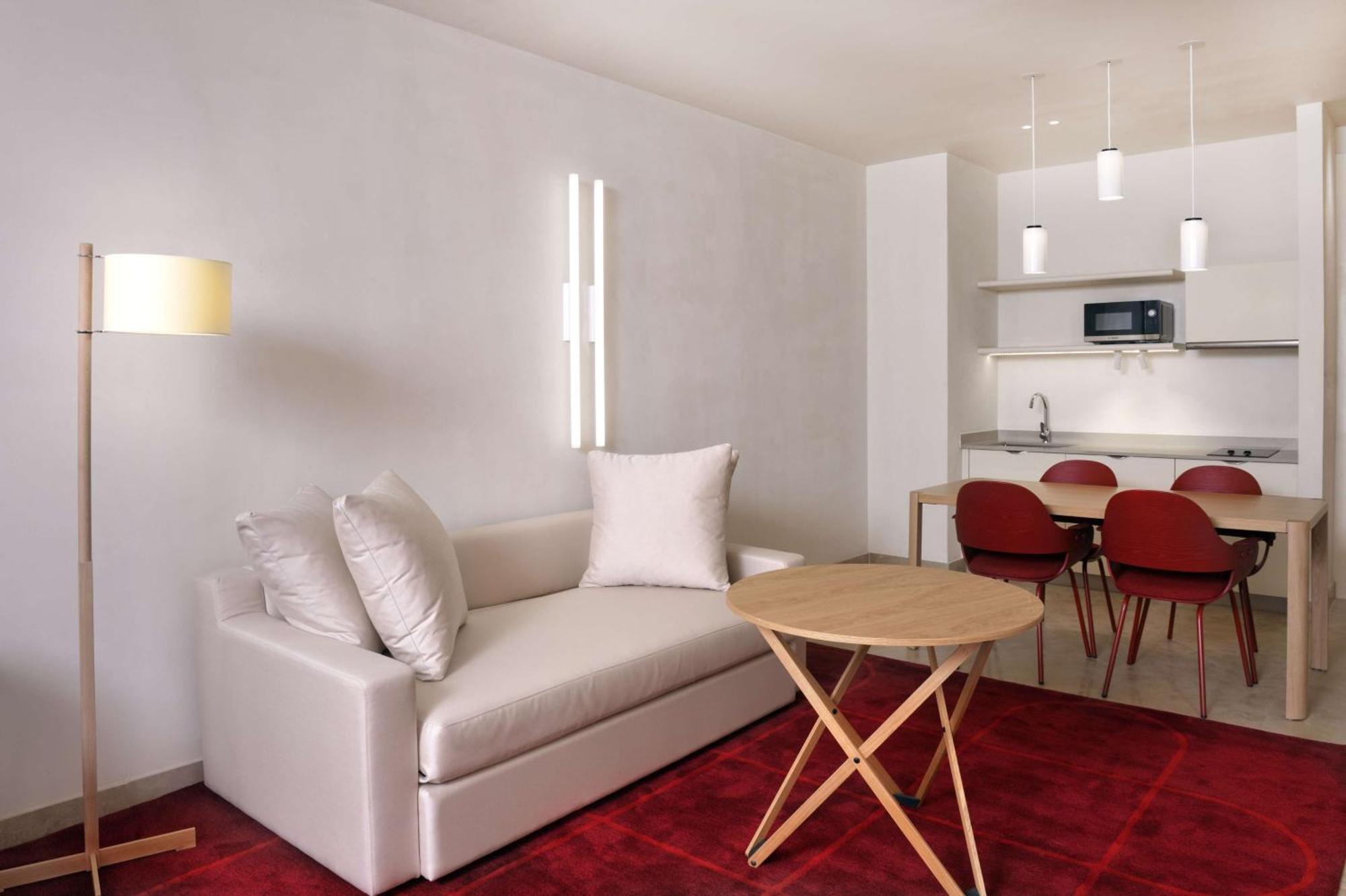 Doubletree By Hilton Ben Guerir Hotel & Residences Benguerir Exteriör bild