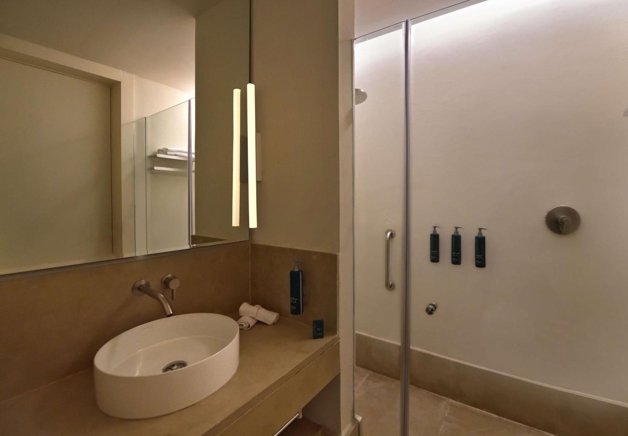 Doubletree By Hilton Ben Guerir Hotel & Residences Benguerir Exteriör bild