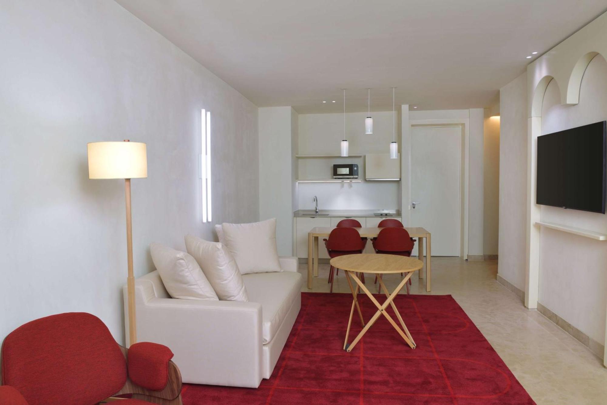 Doubletree By Hilton Ben Guerir Hotel & Residences Benguerir Exteriör bild