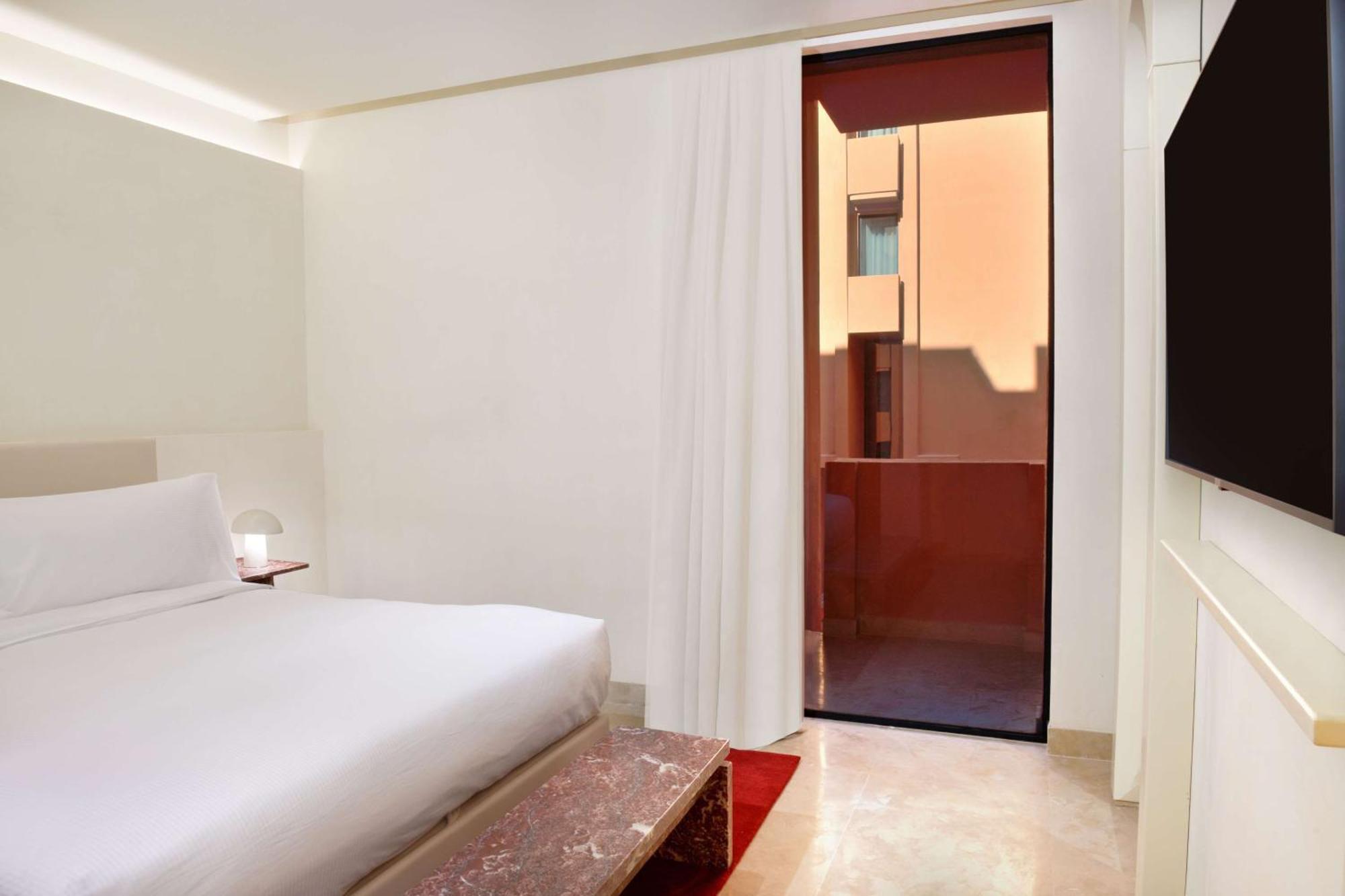 Doubletree By Hilton Ben Guerir Hotel & Residences Benguerir Exteriör bild