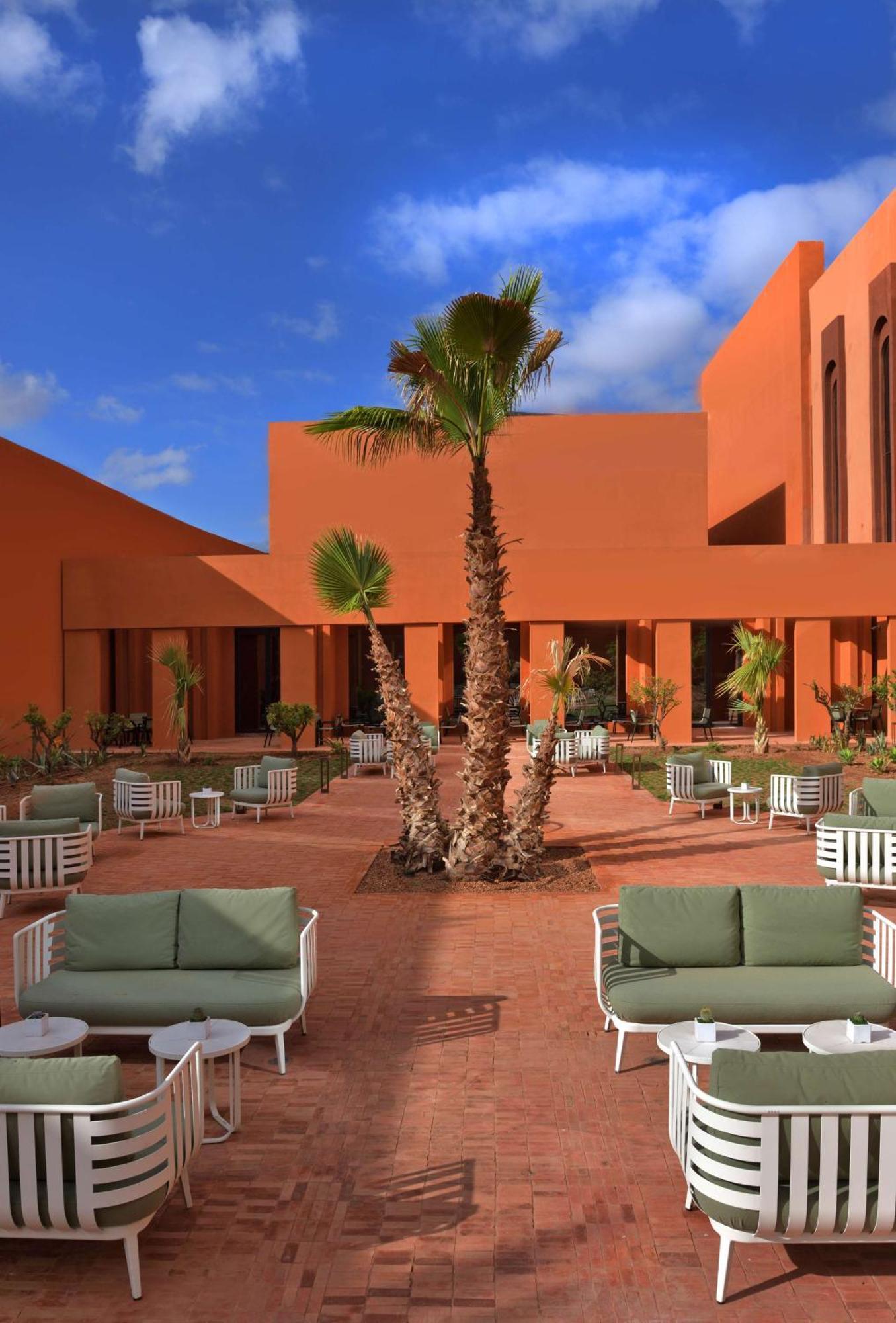 Doubletree By Hilton Ben Guerir Hotel & Residences Benguerir Exteriör bild