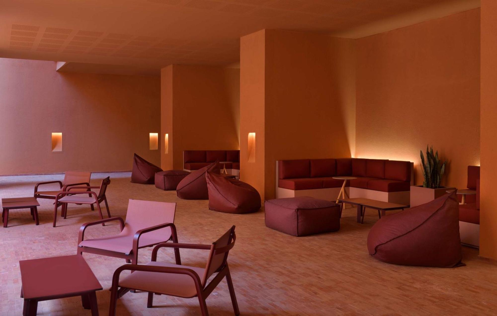 Doubletree By Hilton Ben Guerir Hotel & Residences Benguerir Exteriör bild