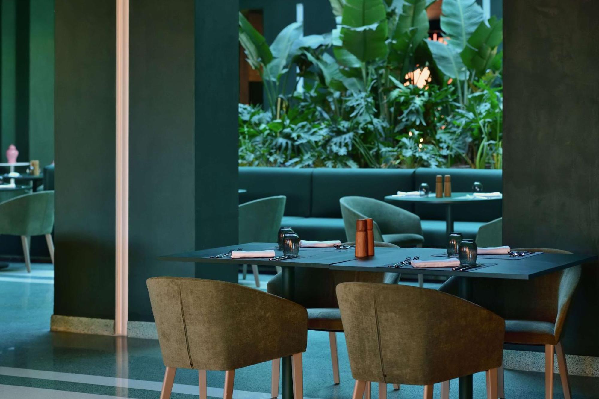 Doubletree By Hilton Ben Guerir Hotel & Residences Benguerir Exteriör bild