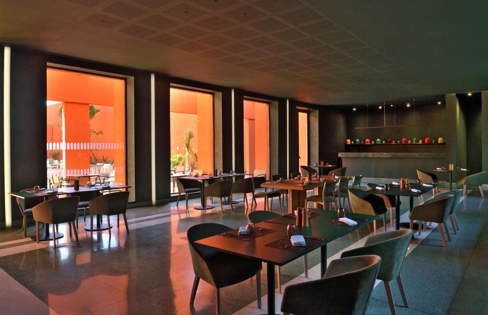 Doubletree By Hilton Ben Guerir Hotel & Residences Benguerir Exteriör bild