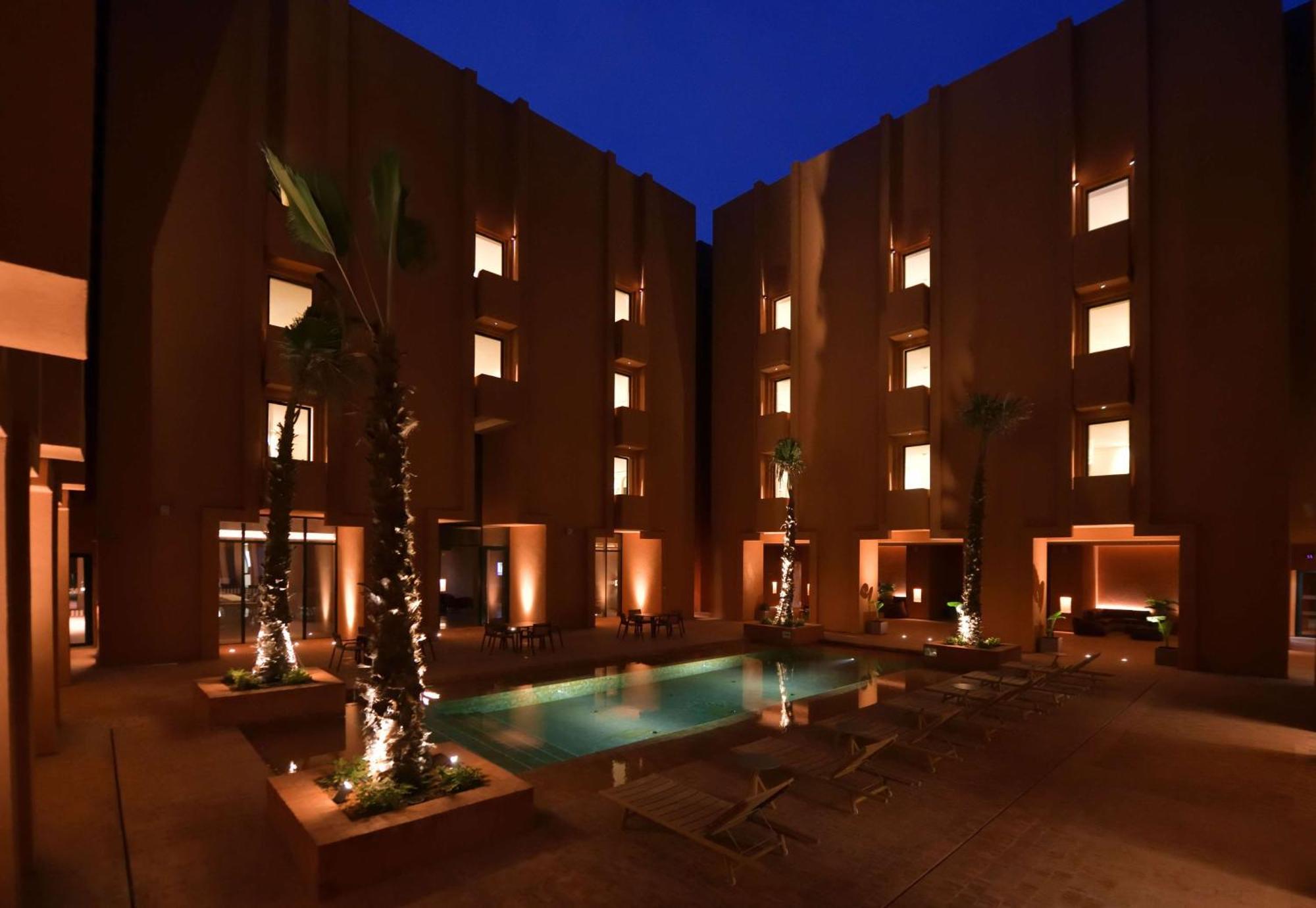 Doubletree By Hilton Ben Guerir Hotel & Residences Benguerir Exteriör bild
