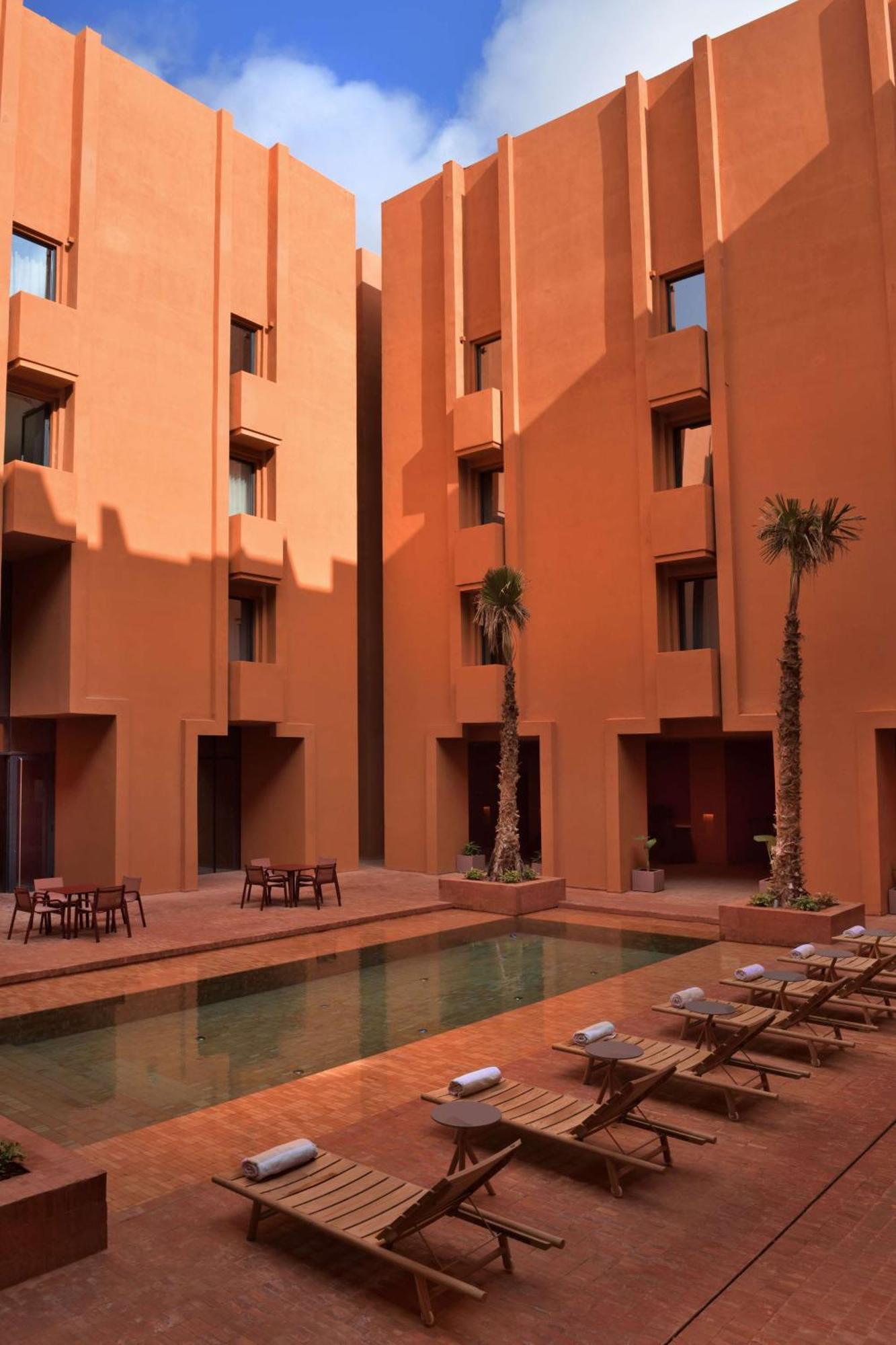 Doubletree By Hilton Ben Guerir Hotel & Residences Benguerir Exteriör bild