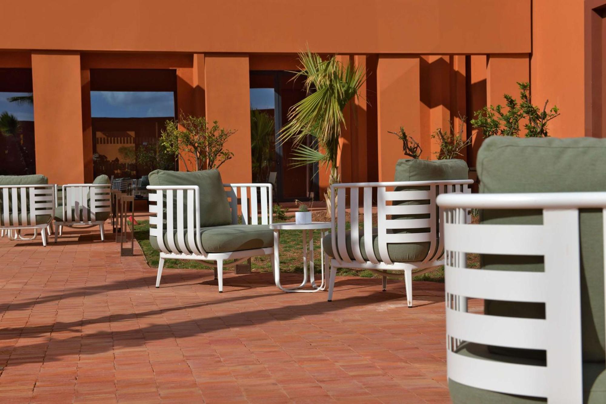 Doubletree By Hilton Ben Guerir Hotel & Residences Benguerir Exteriör bild