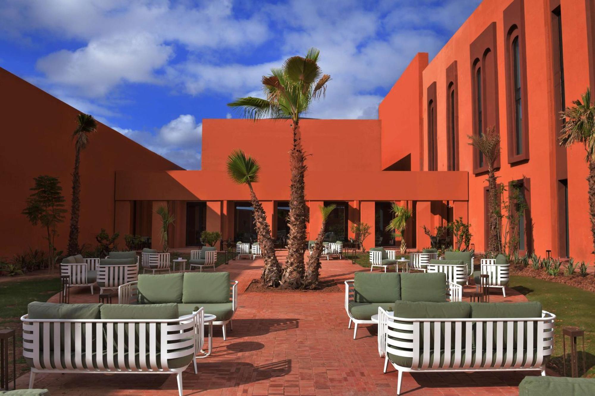 Doubletree By Hilton Ben Guerir Hotel & Residences Benguerir Exteriör bild