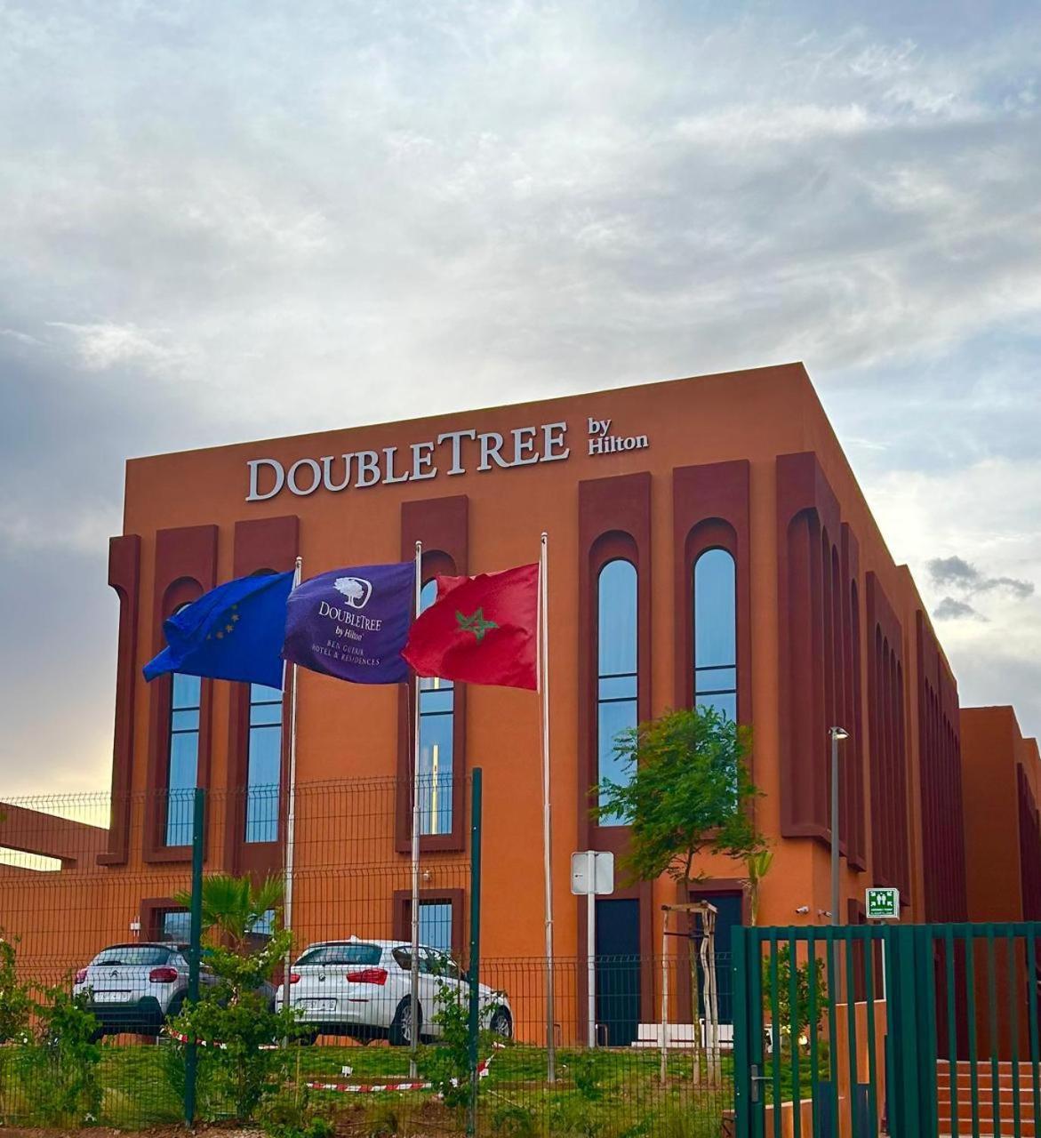 Doubletree By Hilton Ben Guerir Hotel & Residences Benguerir Exteriör bild