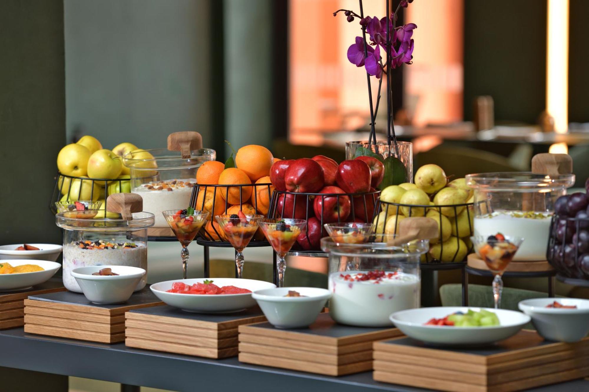 Doubletree By Hilton Ben Guerir Hotel & Residences Benguerir Exteriör bild