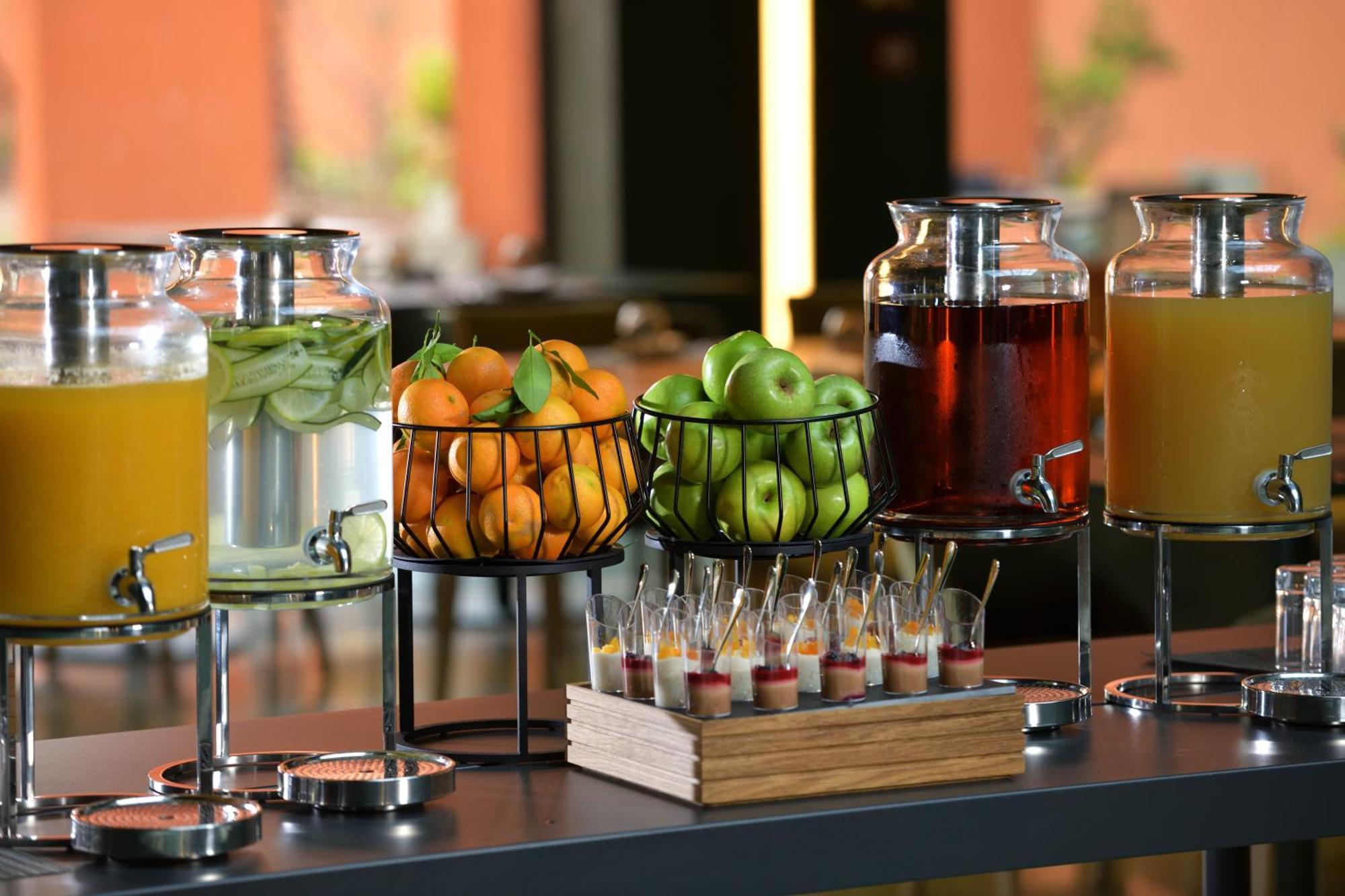 Doubletree By Hilton Ben Guerir Hotel & Residences Benguerir Exteriör bild